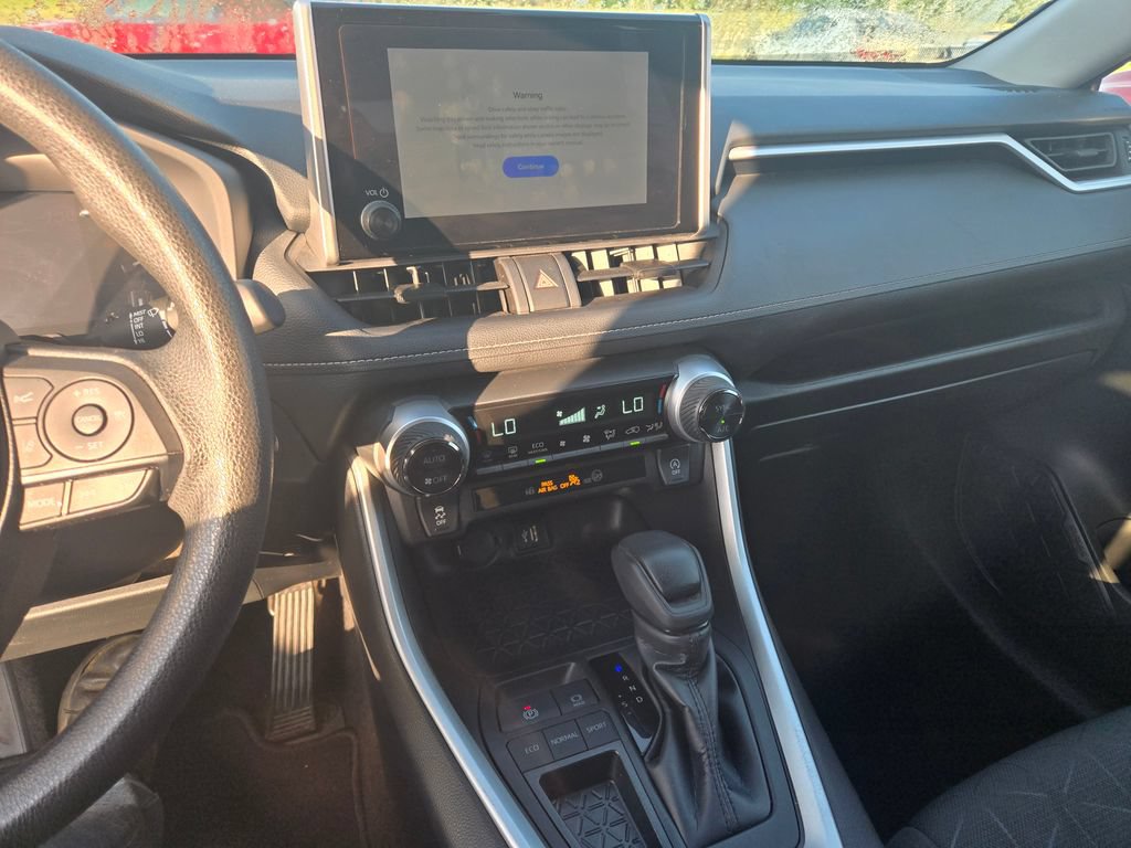 Used 2024 Toyota RAV4 XLE FWD image 9