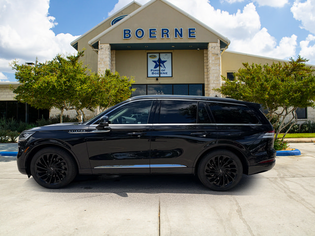 Used 2022 Lincoln Aviator Reserve w/ Equipment Group 201A AWD/4WD video 2
