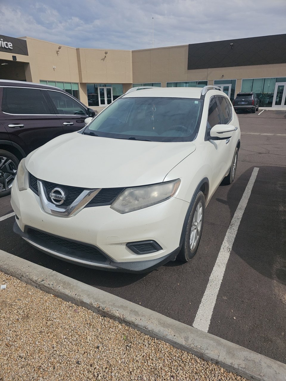 Used 2016 Nissan Rogue SV FWD image 2