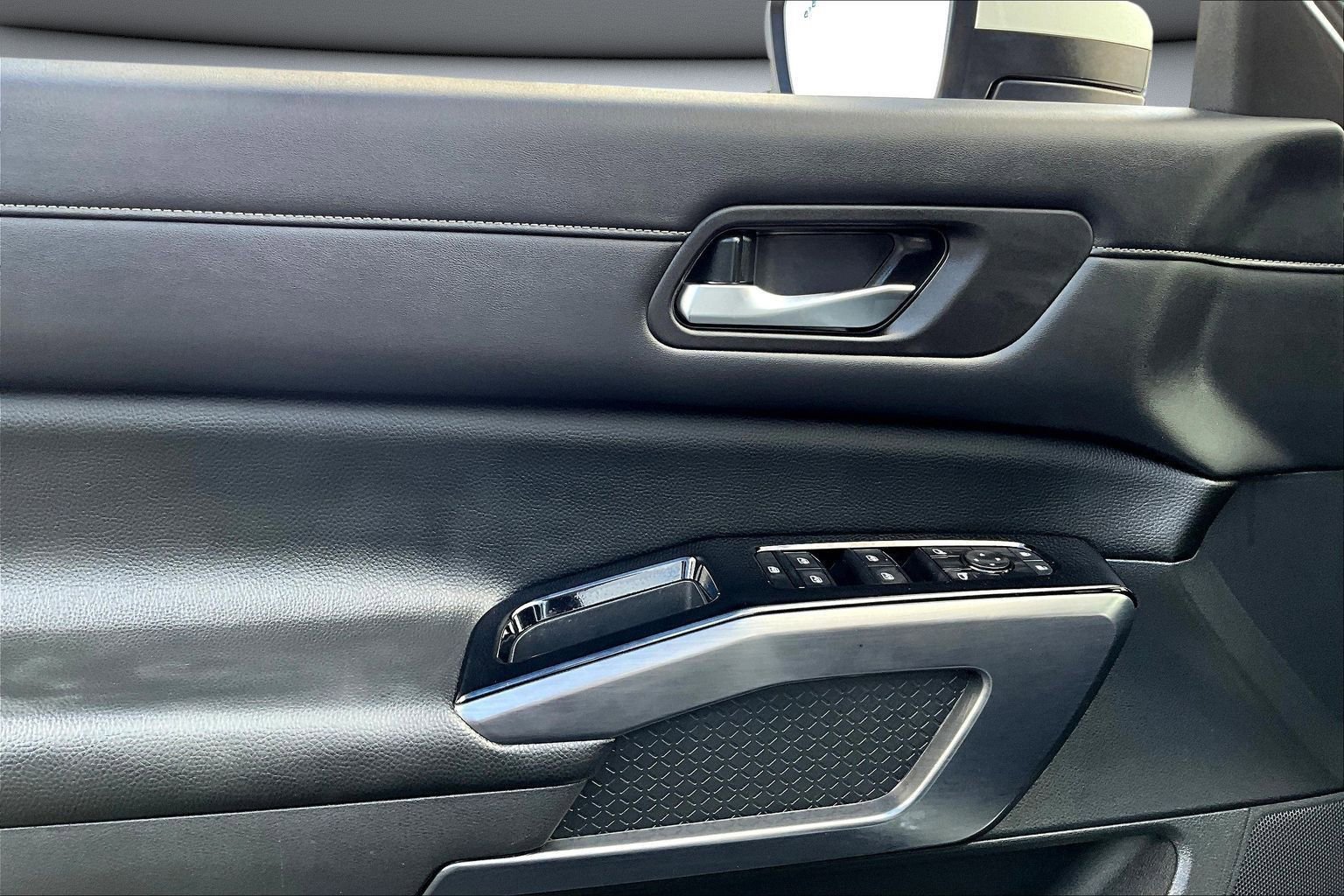 Used 2023 Nissan Pathfinder SL image 19