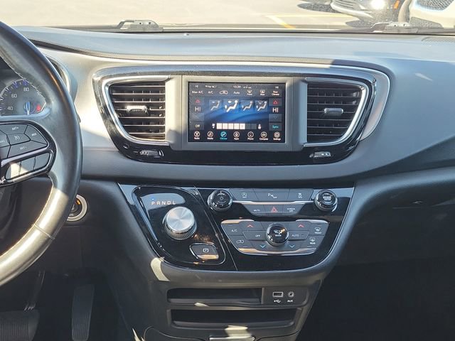 Used 2019 Chrysler Pacifica Touring Plus w/ S Appearance Package FWD image 13