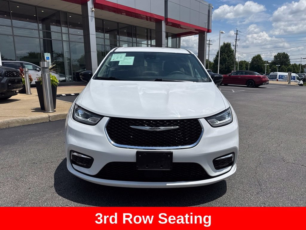 Used 2024 Chrysler Pacifica Limited FWD image 10