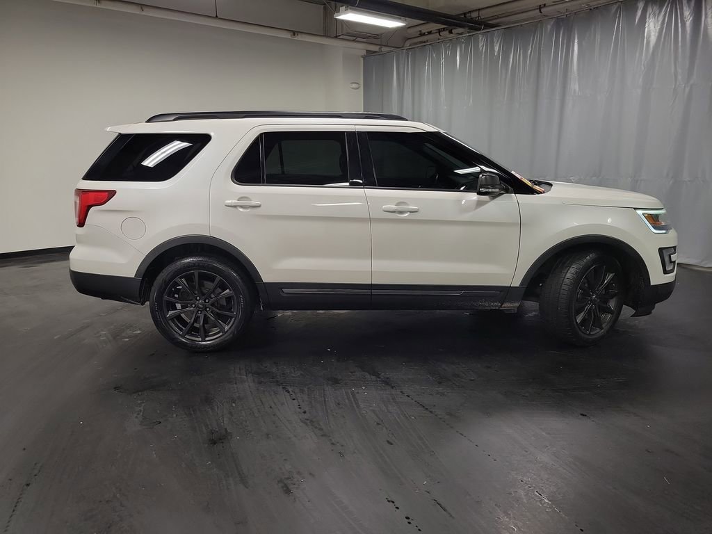 Used 2017 Ford Explorer XLT w/ Equipment Group 202A image 10