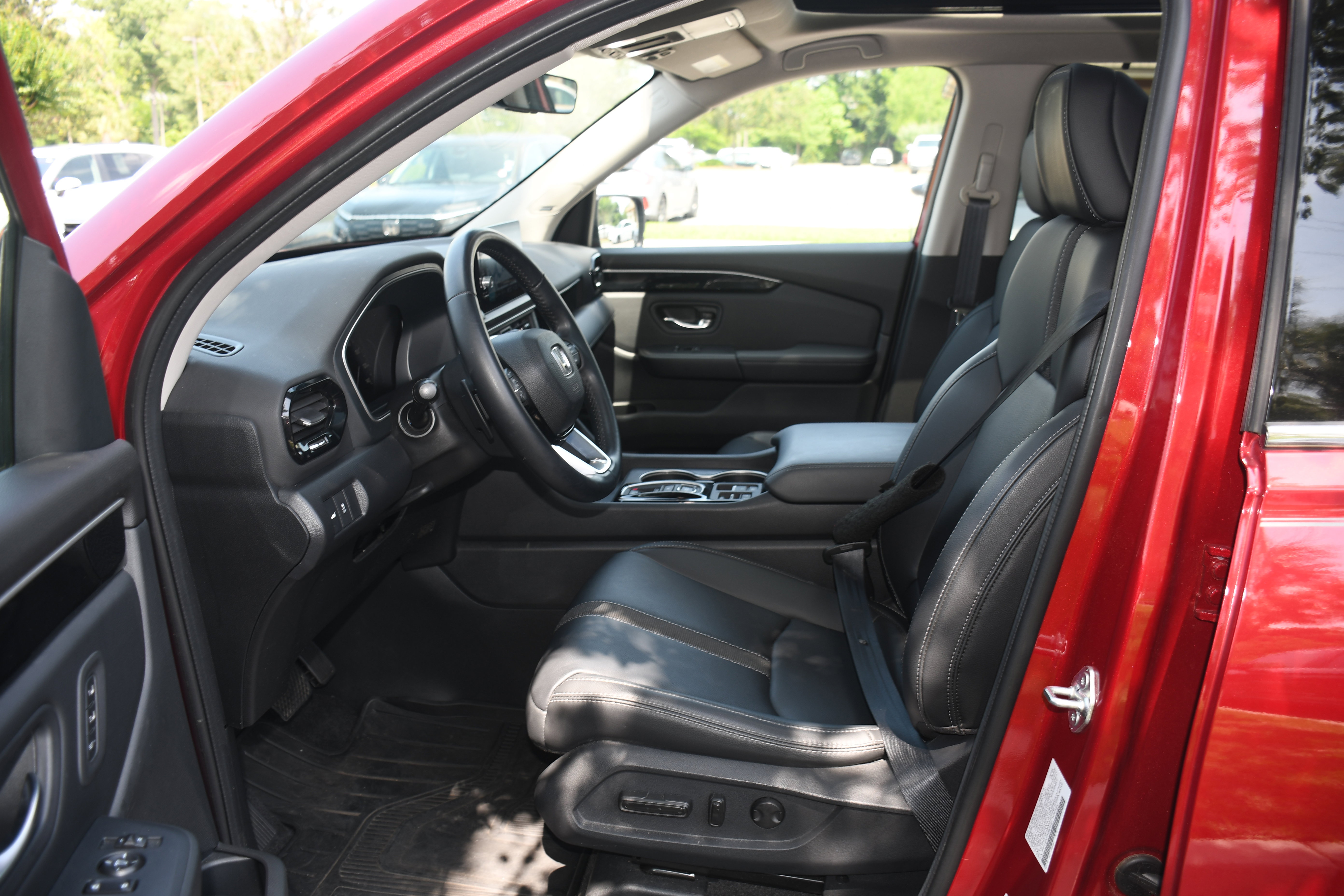 Used 2024 Honda Pilot Touring image 8