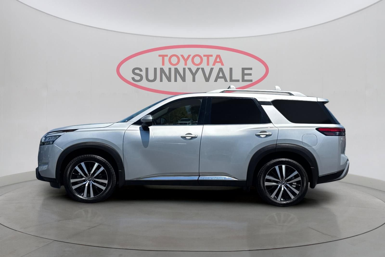 Used 2023 Nissan Pathfinder Platinum FWD image 6