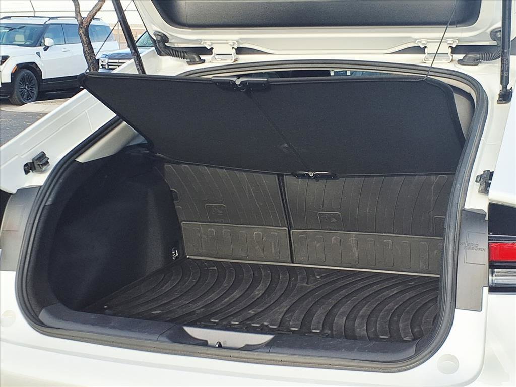 Used 2023 Toyota Prius AWD image 16