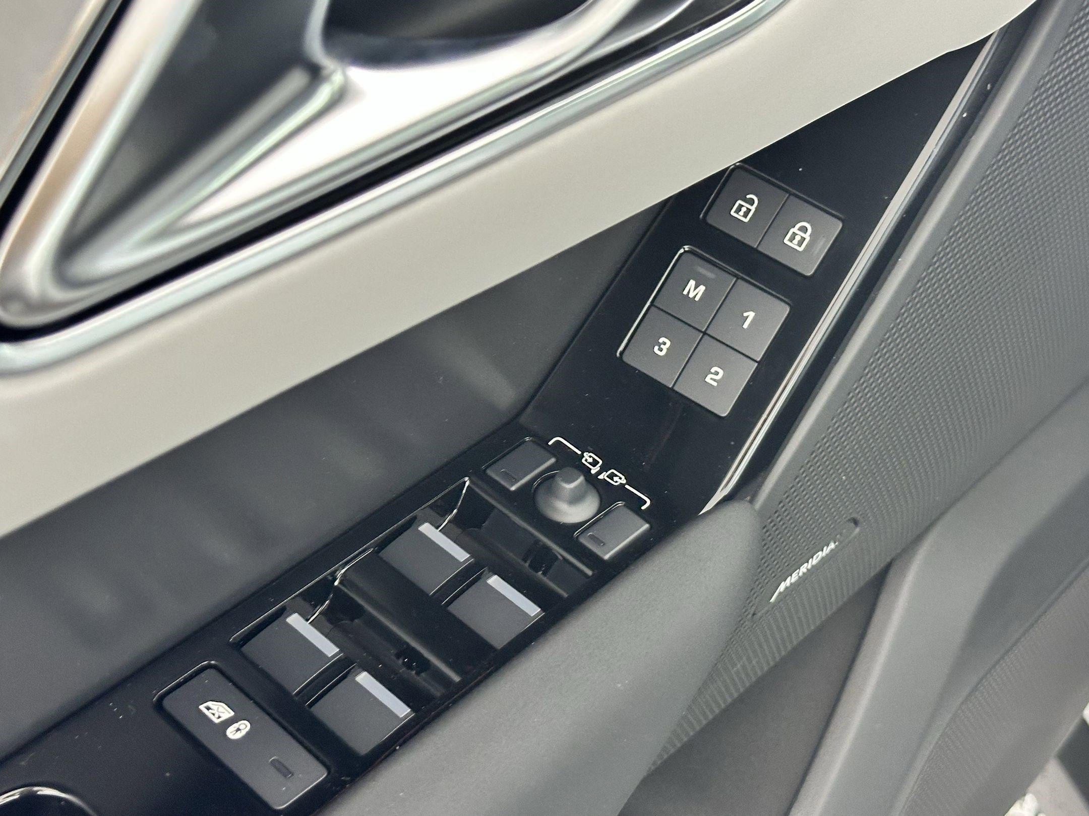 New 2026 Land Rover Range Rover Velar S image 20