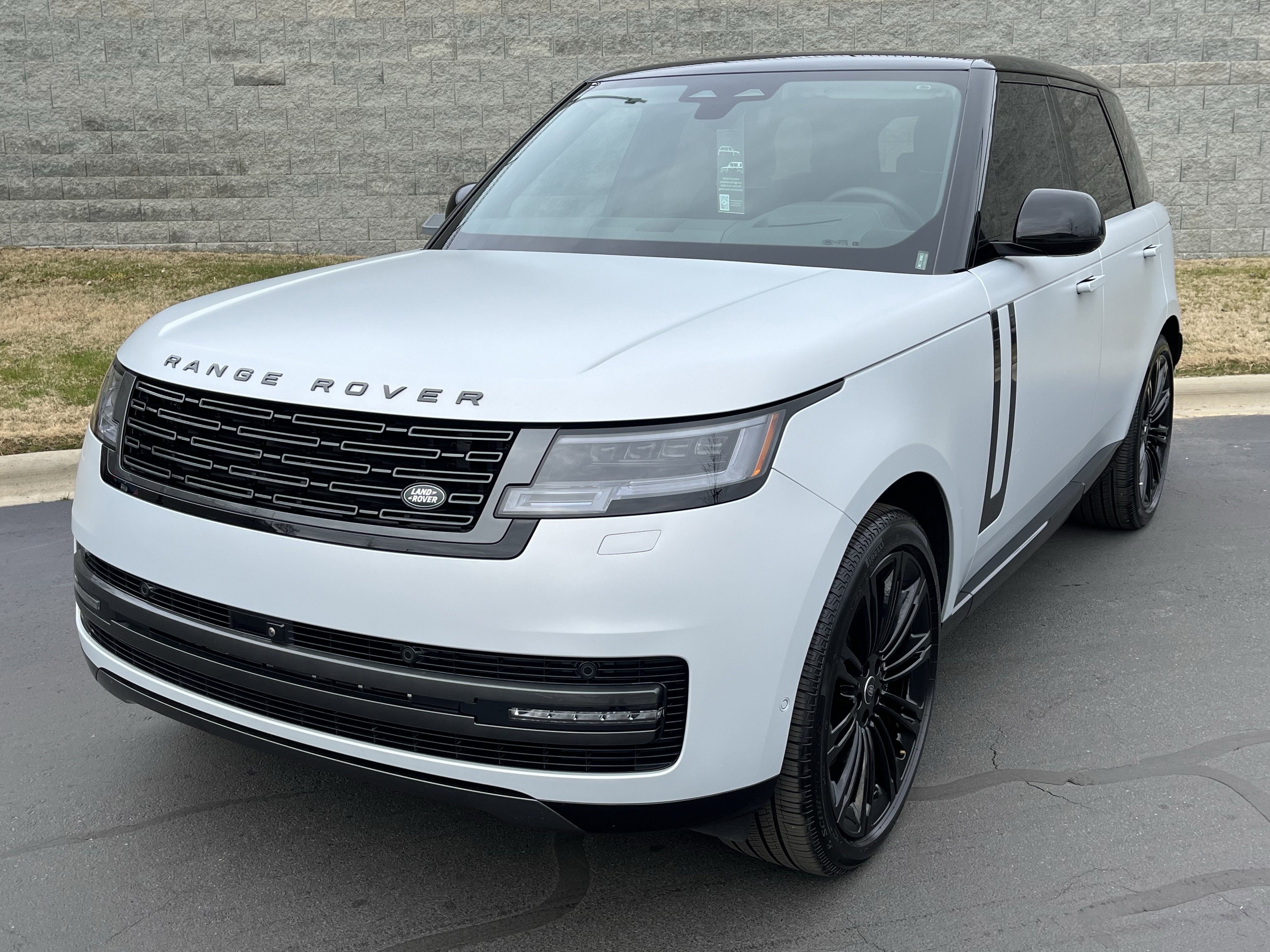 Certified 2025 Land Rover Range Rover SE image 2