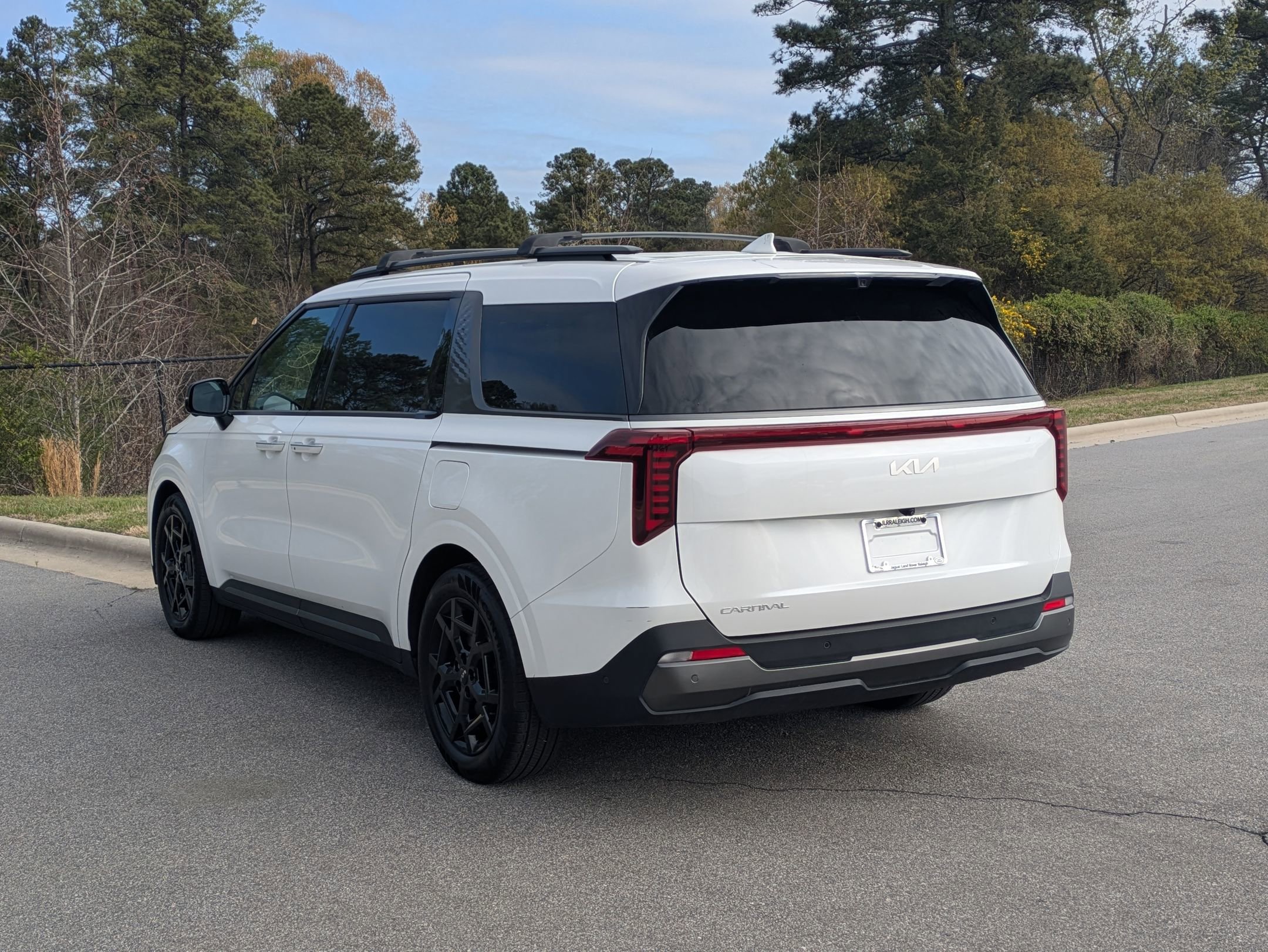 Used 2025 Kia Carnival SX Prestige image 7