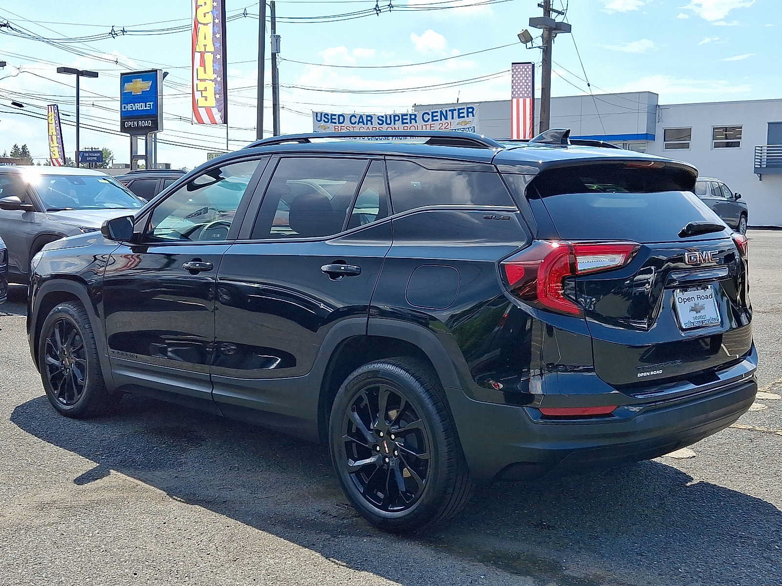 Used 2023 GMC Terrain SLE w/ Driver Convenience Package FWD image 4