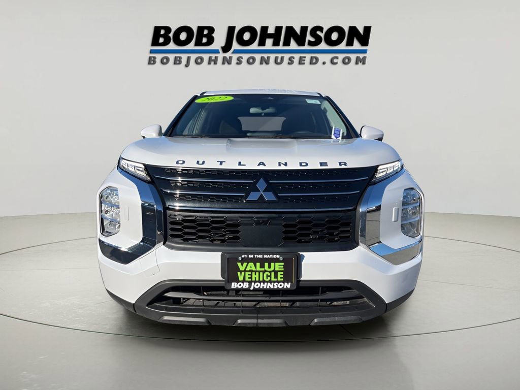 Used 2022 Mitsubishi Outlander ES image 2
