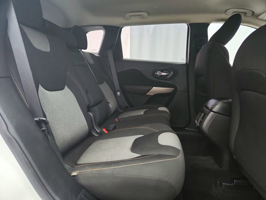 Used 2017 Jeep Cherokee Sport image 28