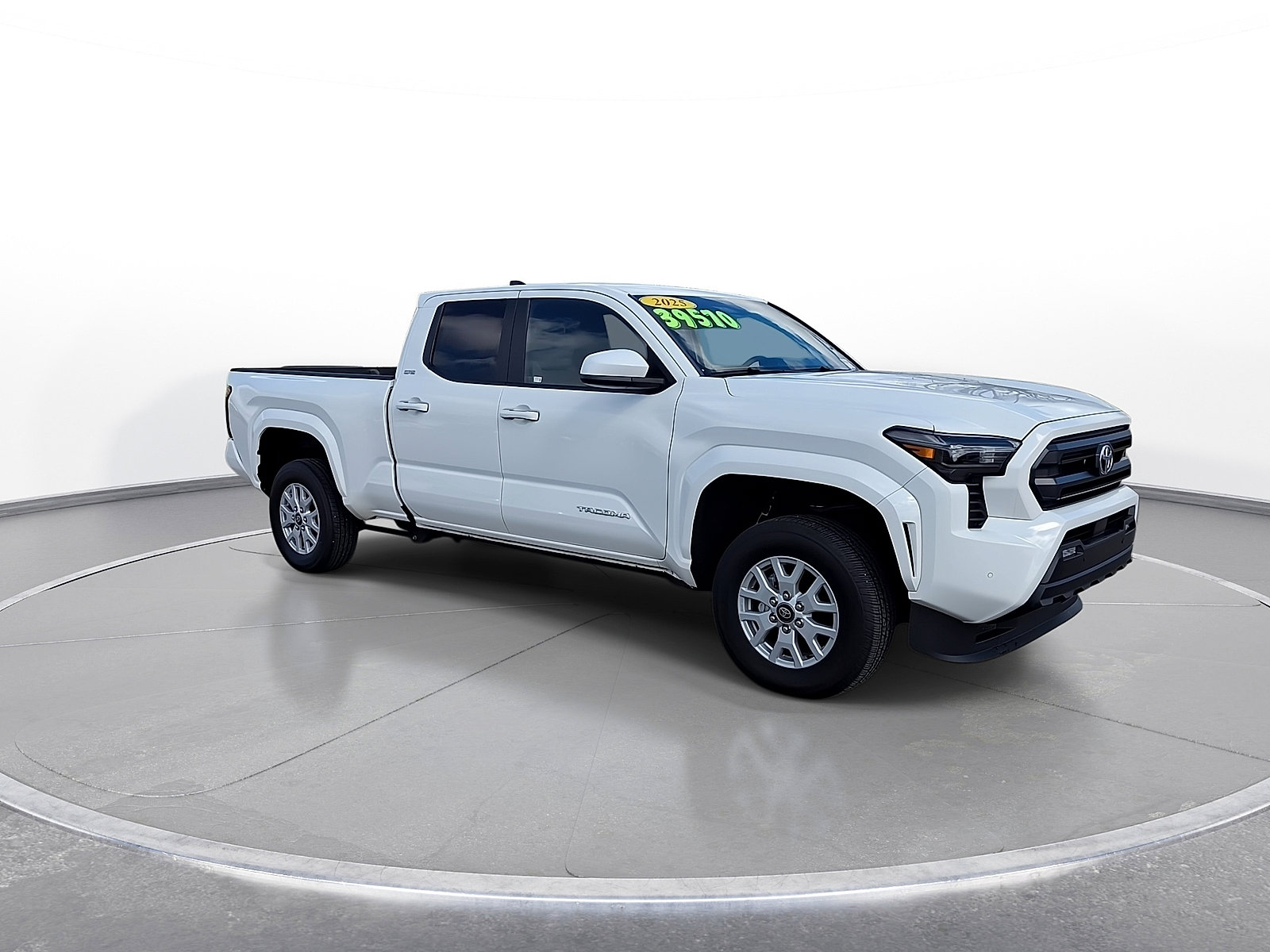 Used 2025 Toyota Tacoma SR5 w/ SR5 Upgrade Package AWD/4WD image 2