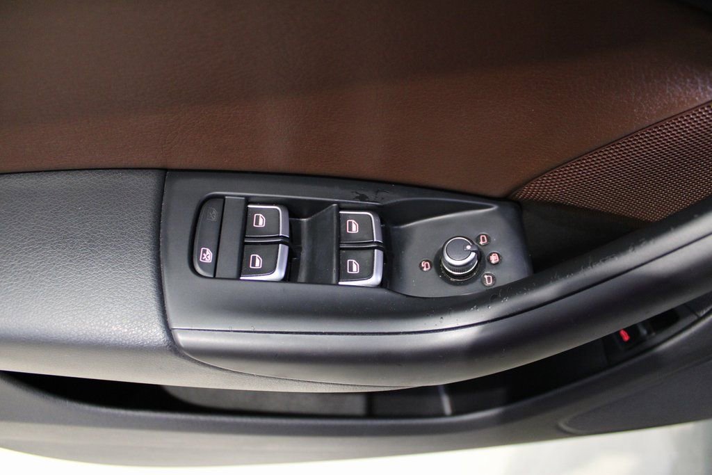 Used 2018 Audi Q3 2.0T Premium Plus w/ Premium Plus Package image 27