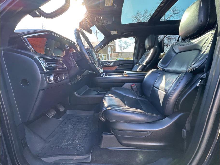 Used 2019 Lincoln Navigator L Reserve image 14