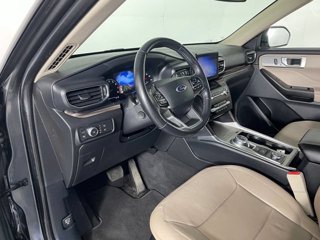 Used 2020 Ford Explorer Limited w/ Hybrid Equipment Group 310A AWD/4WD image 3