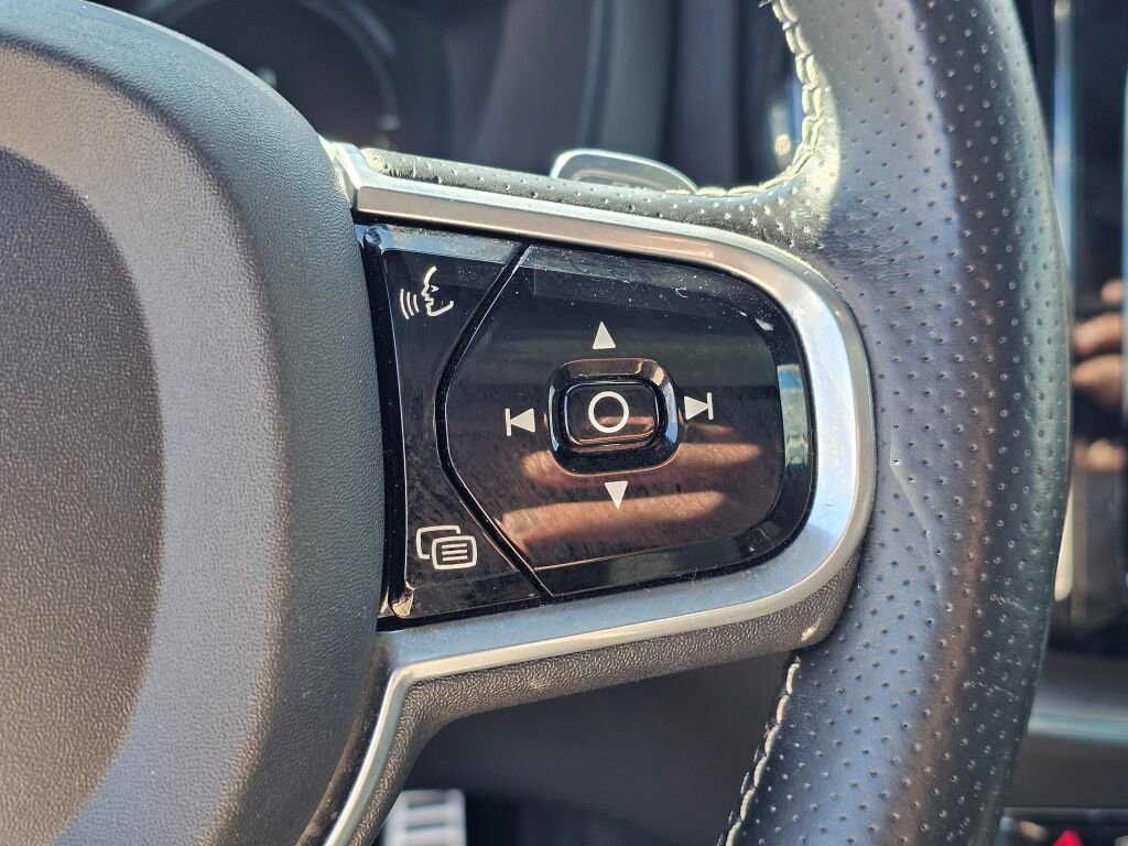 Used 2018 Volvo XC60 T8 R-Design w/ Convenience Package image 34