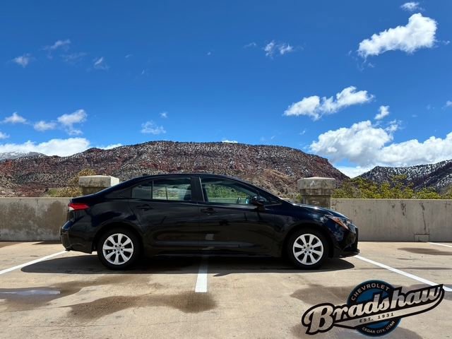 Used 2024 Toyota Corolla LE FWD image 3