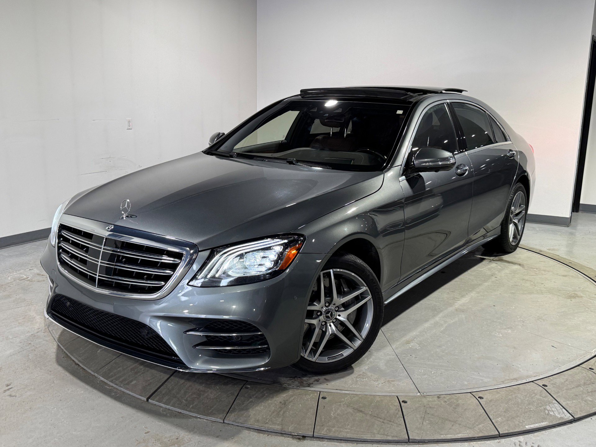 Used 2018 Mercedes-Benz S 450 S 450 4MATIC w/ AMG Line Exterior image 4