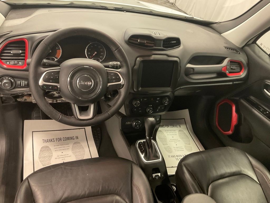 Used 2023 Jeep Renegade Trailhawk w/ Trailhawk Elite Group AWD/4WD image 4