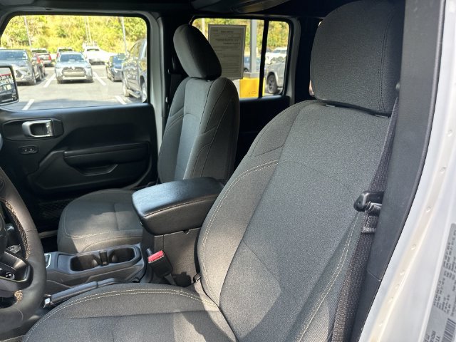 Used 2024 Jeep Wrangler Unlimited w/ Convenience Group AWD/4WD image 15