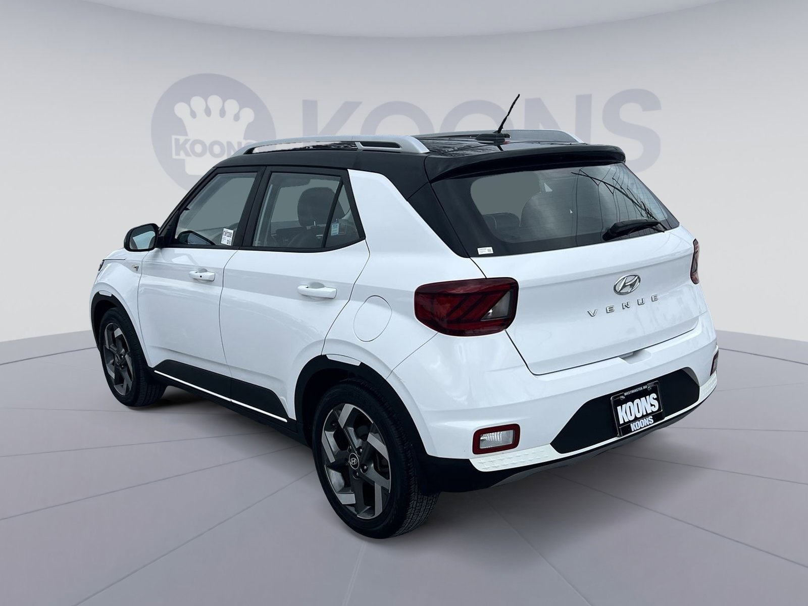 Used 2023 Hyundai Venue Limited image 4