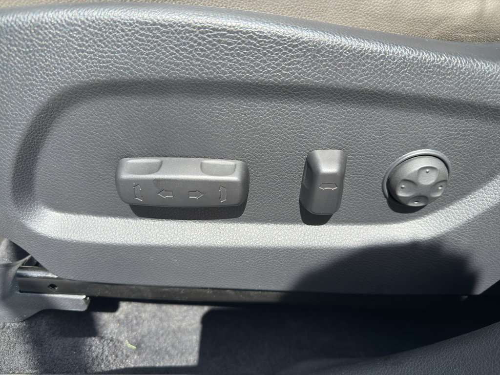 Used 2019 Hyundai Santa Fe XL AWD/4WD image 11