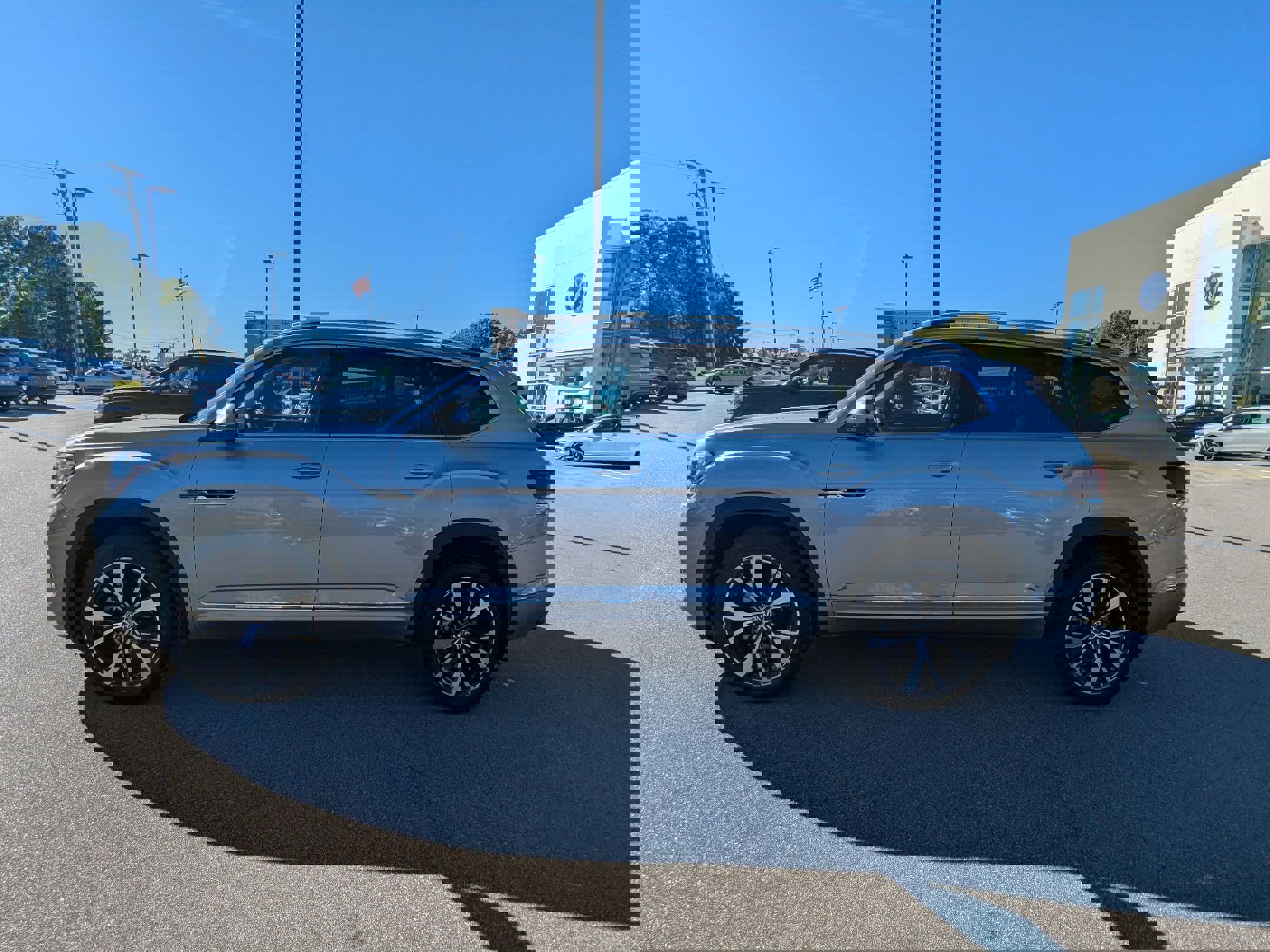 Used 2025 Volkswagen Atlas SEL Premium R-Line image 6