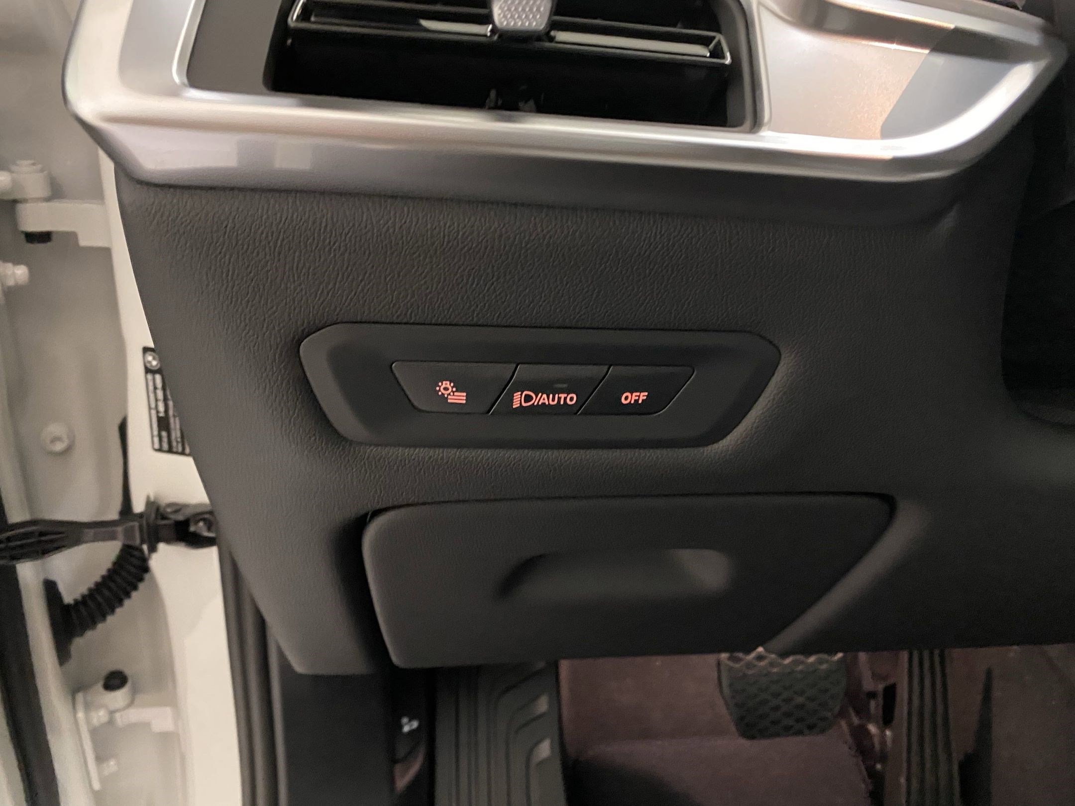 Used 2026 BMW X5 xDrive50e w/ Climate Comfort Package image 19