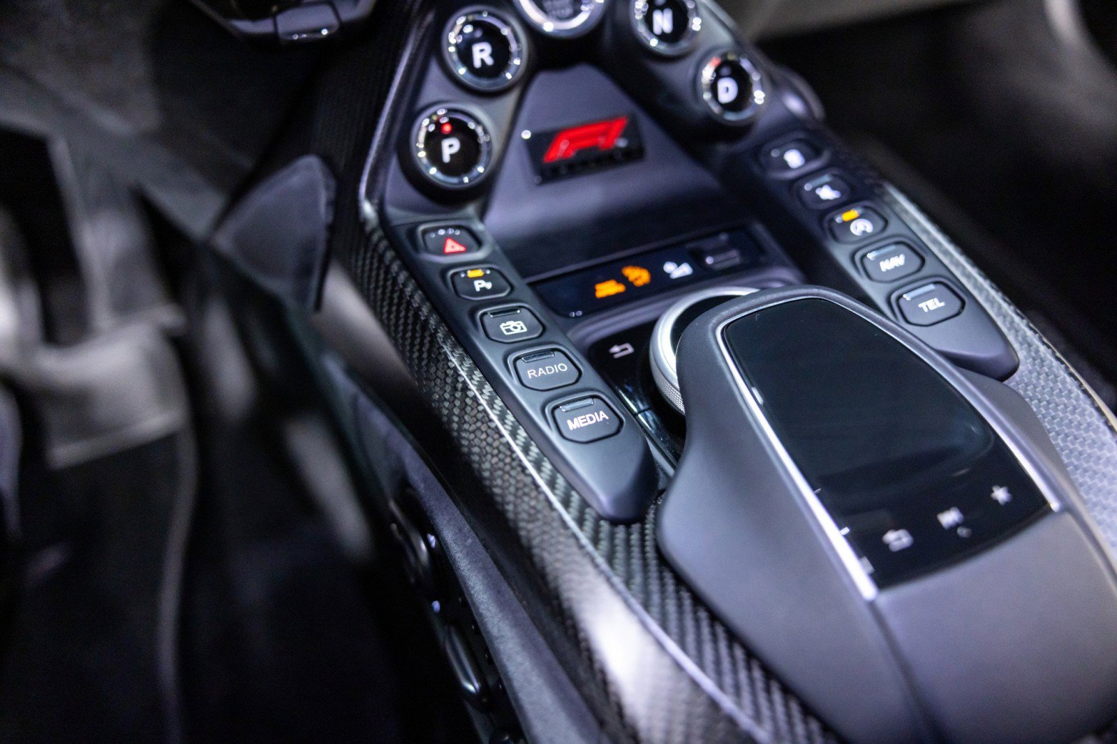 Used 2022 Aston Martin V8 Vantage Coupe RWD image 49