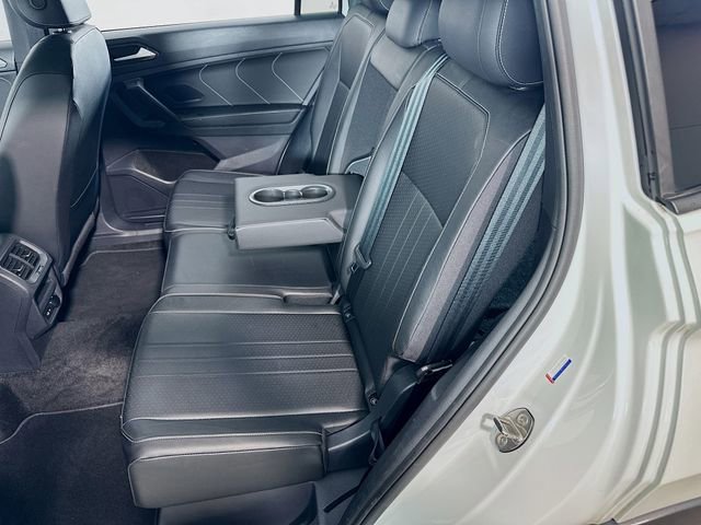Used 2023 Volkswagen Tiguan SE R-Line image 15