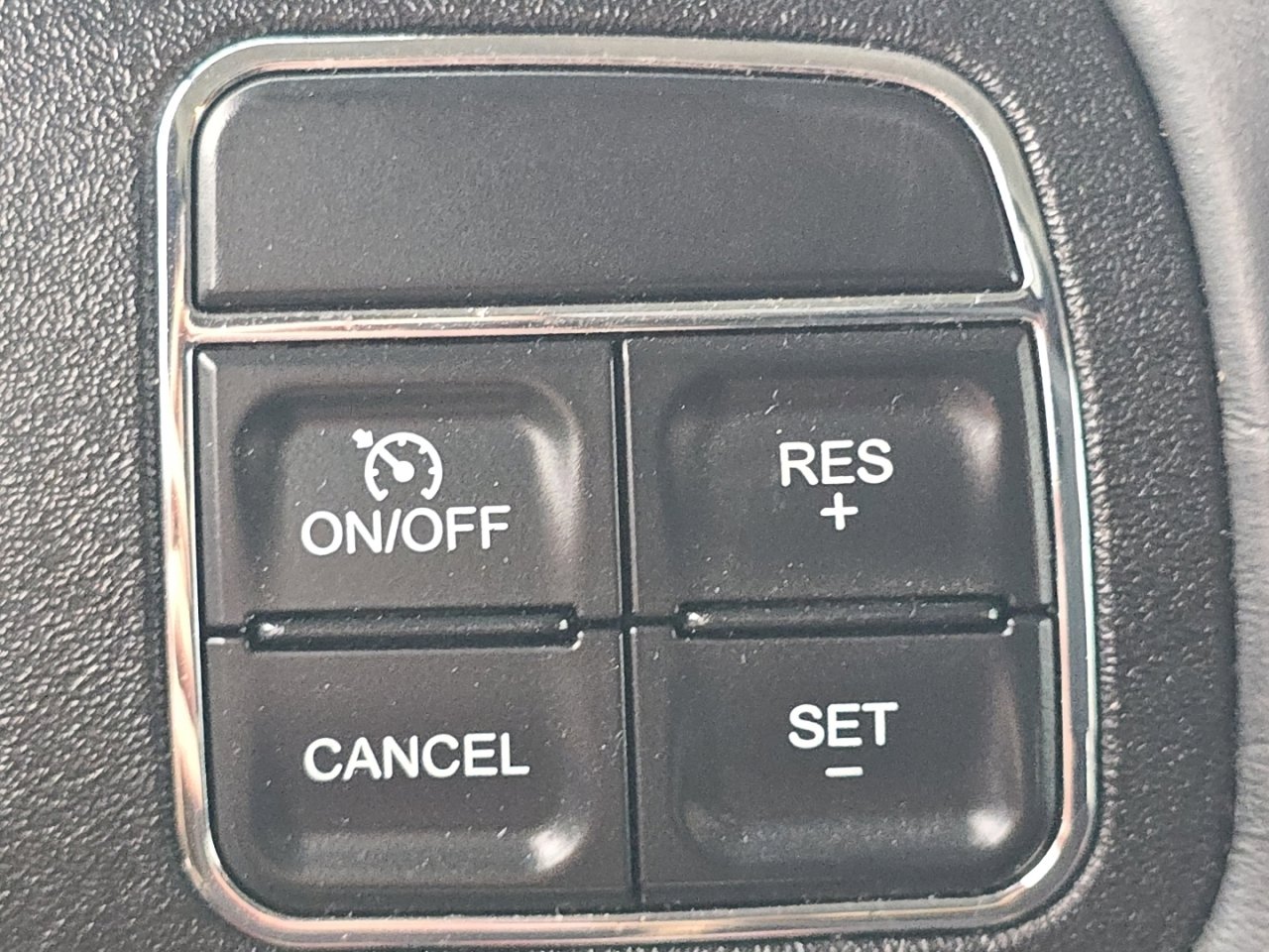 Used 2016 Jeep Wrangler Unlimited Sahara w/ Dual Top Group image 31