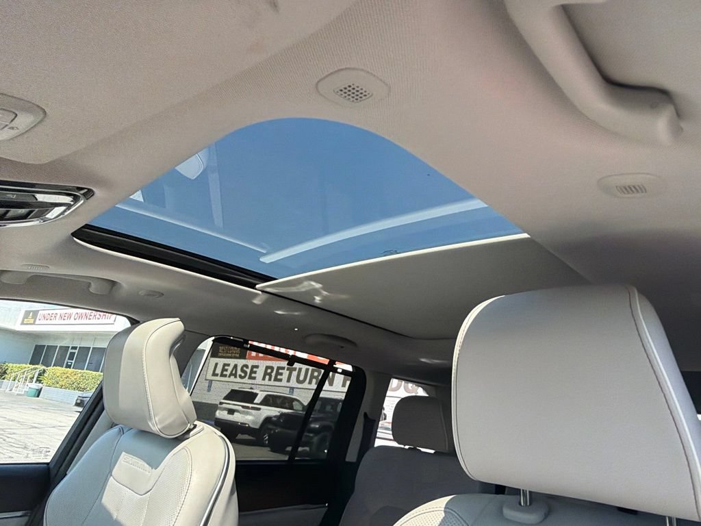 Used 2022 Jeep Grand Cherokee Summit w/ Advanced Protech Group IV AWD/4WD image 25