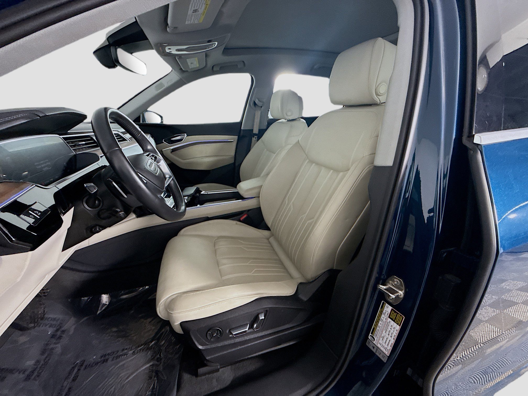 Used 2019 Audi e-tron Prestige w/ Prestige Package image 22