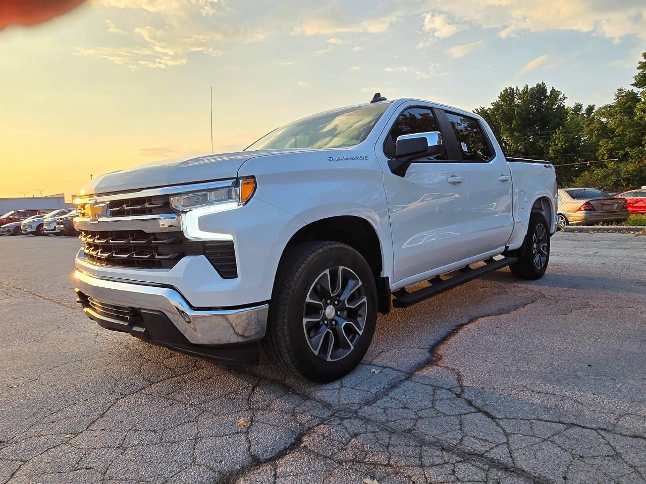Certified 2024 Chevrolet Silverado 1500 LT AWD/4WD image 3