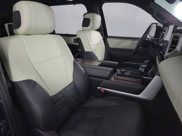 Used 2025 Toyota Sequoia Capstone AWD/4WD image 15