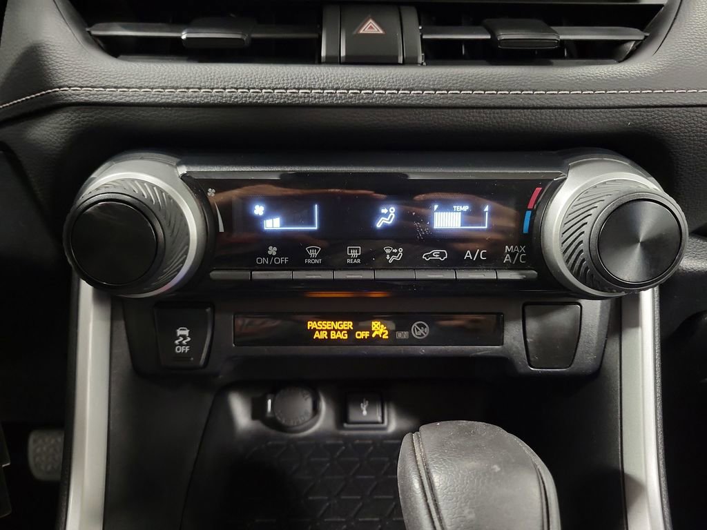 Used 2021 Toyota RAV4 LE image 17