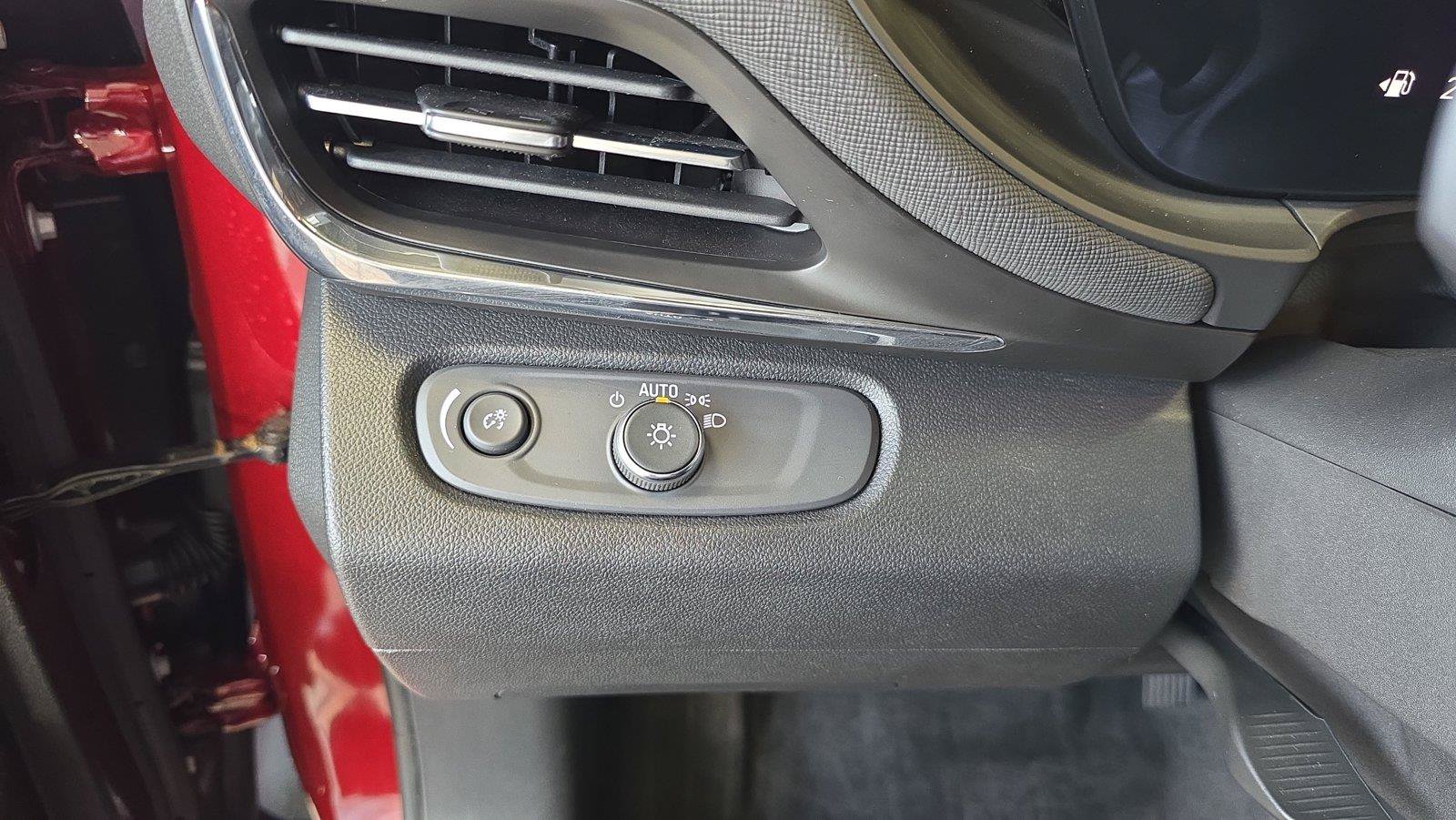 Used 2025 Buick Envista Preferred w/ Convenience I Package FWD image 23