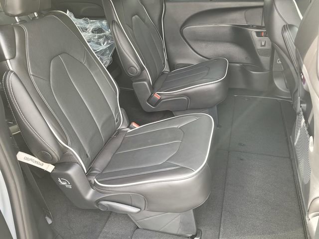 New 2026 Chrysler Pacifica Limited w/ S Appearance Package image 14