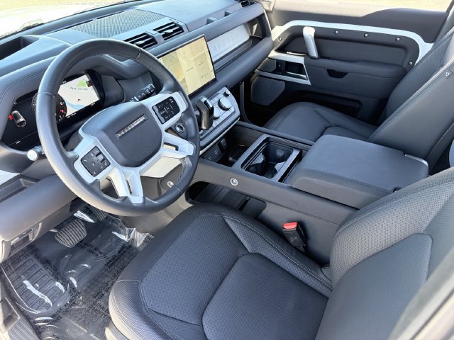 Used 2023 Land Rover Defender 130 X-Dynamic SE AWD/4WD image 4