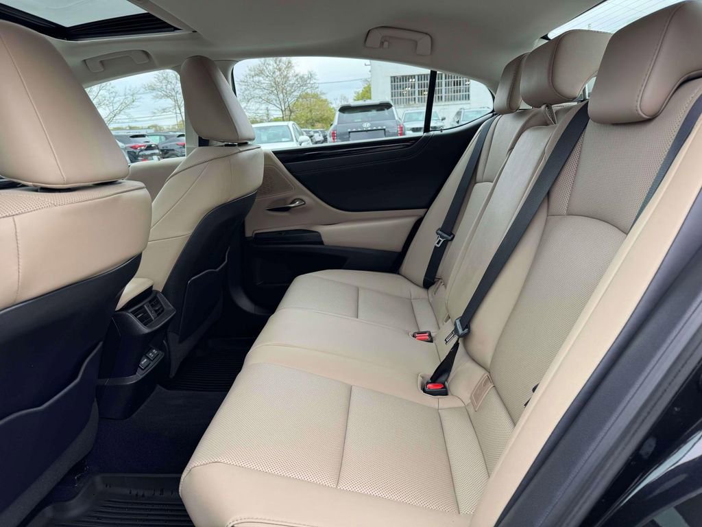 Used 2021 Lexus ES 300h w/ Premium Package FWD image 14