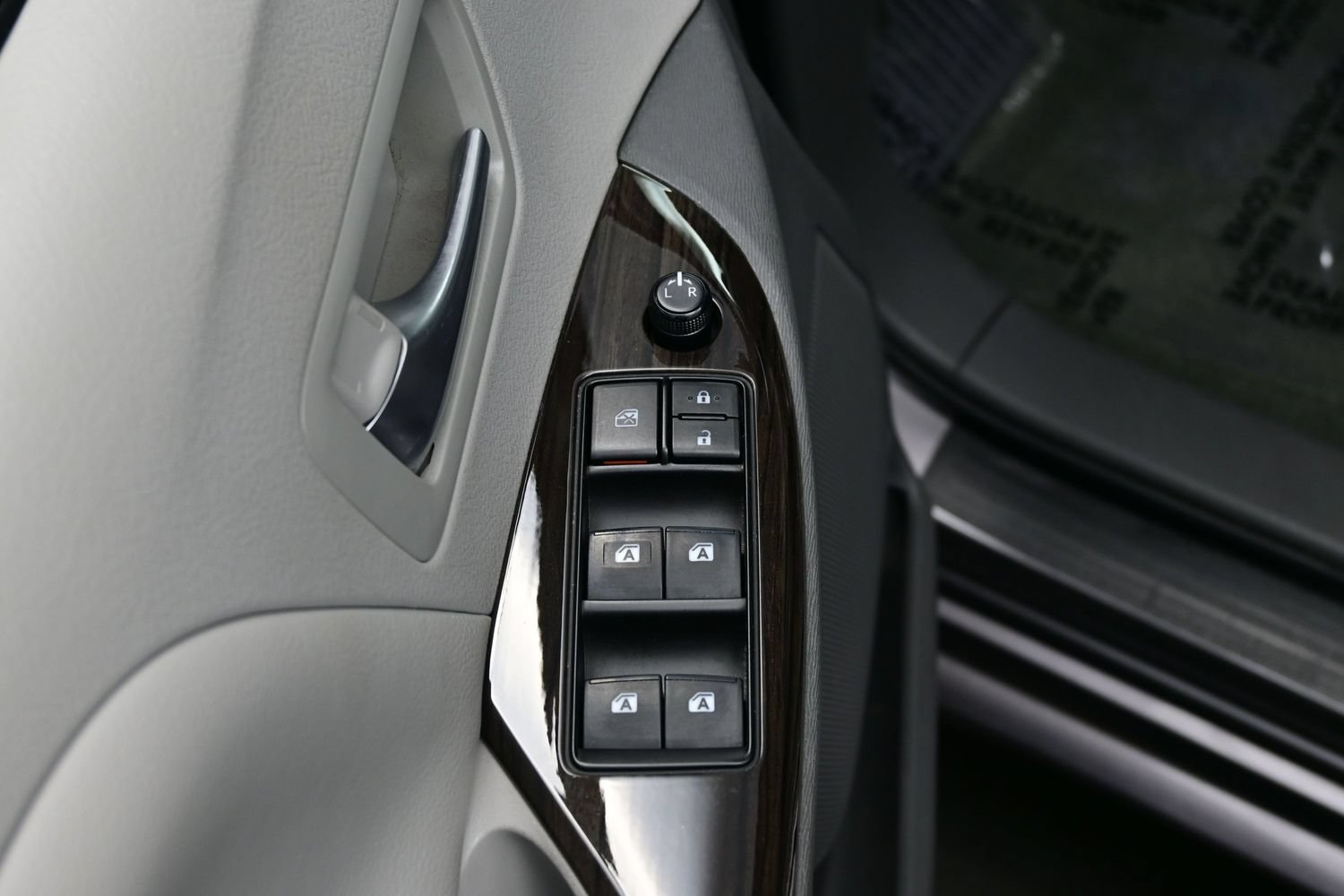 Used 2017 Toyota Sienna XLE w/ XLE Navigation Package FWD image 10