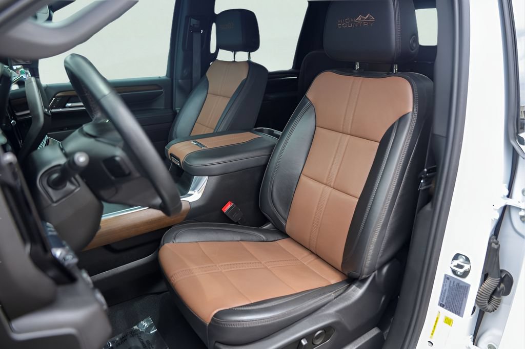 Used 2024 Chevrolet Silverado 2500 High Country w/ Technology Package AWD/4WD image 10