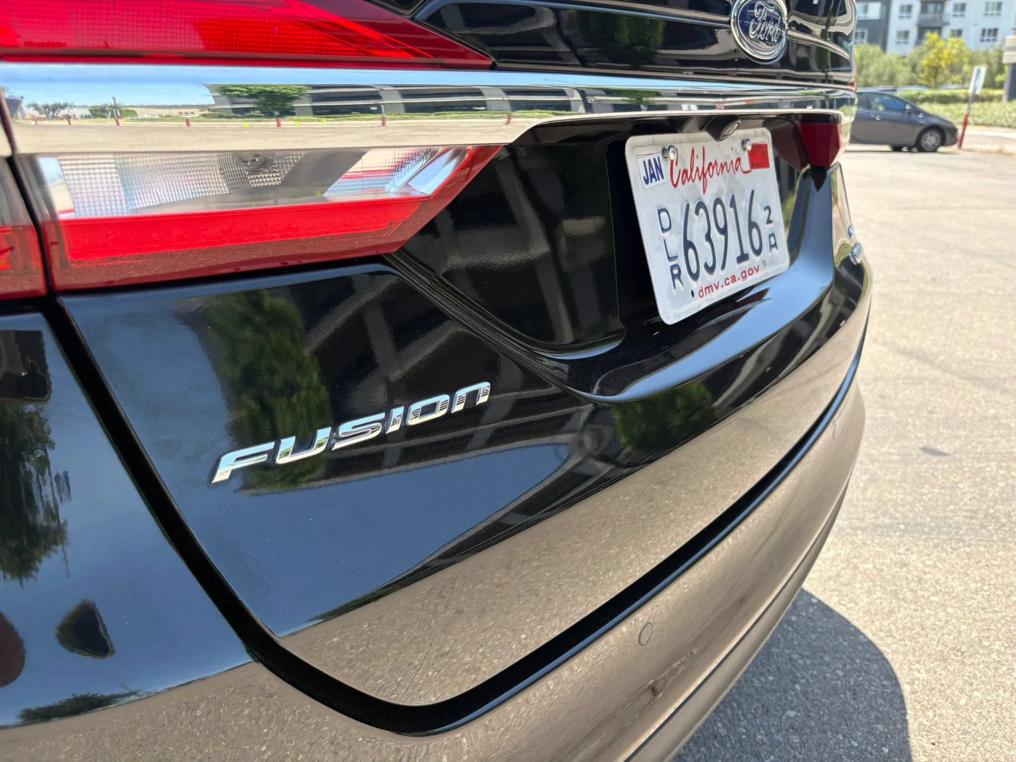 Used 2017 Ford Fusion SE FWD image 24