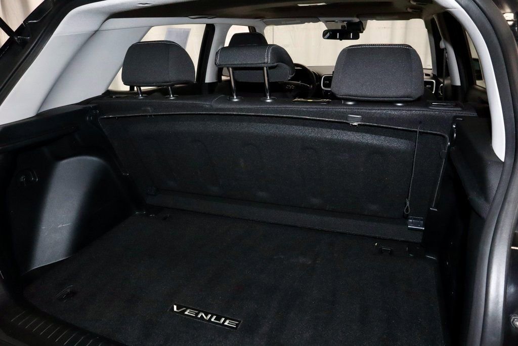 Certified 2025 Hyundai Venue SEL image 12