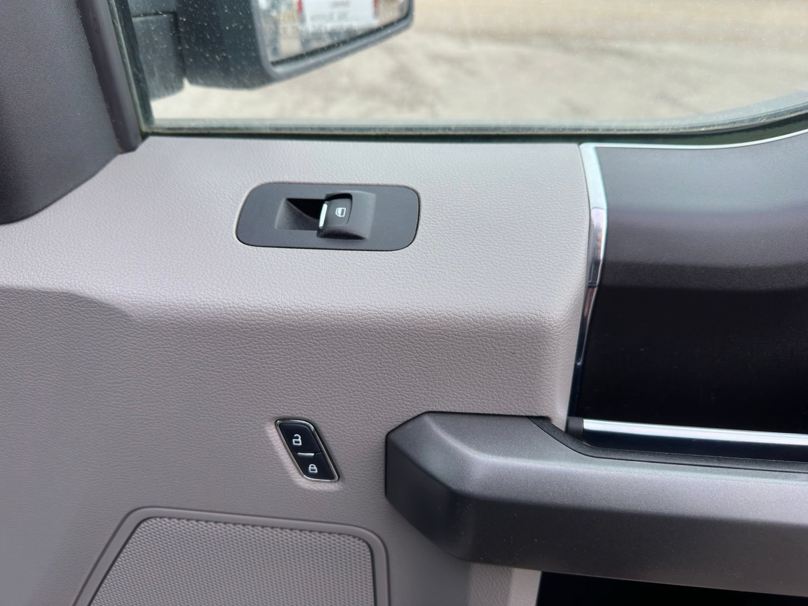 Used 2016 Ford F150 XLT AWD/4WD image 24