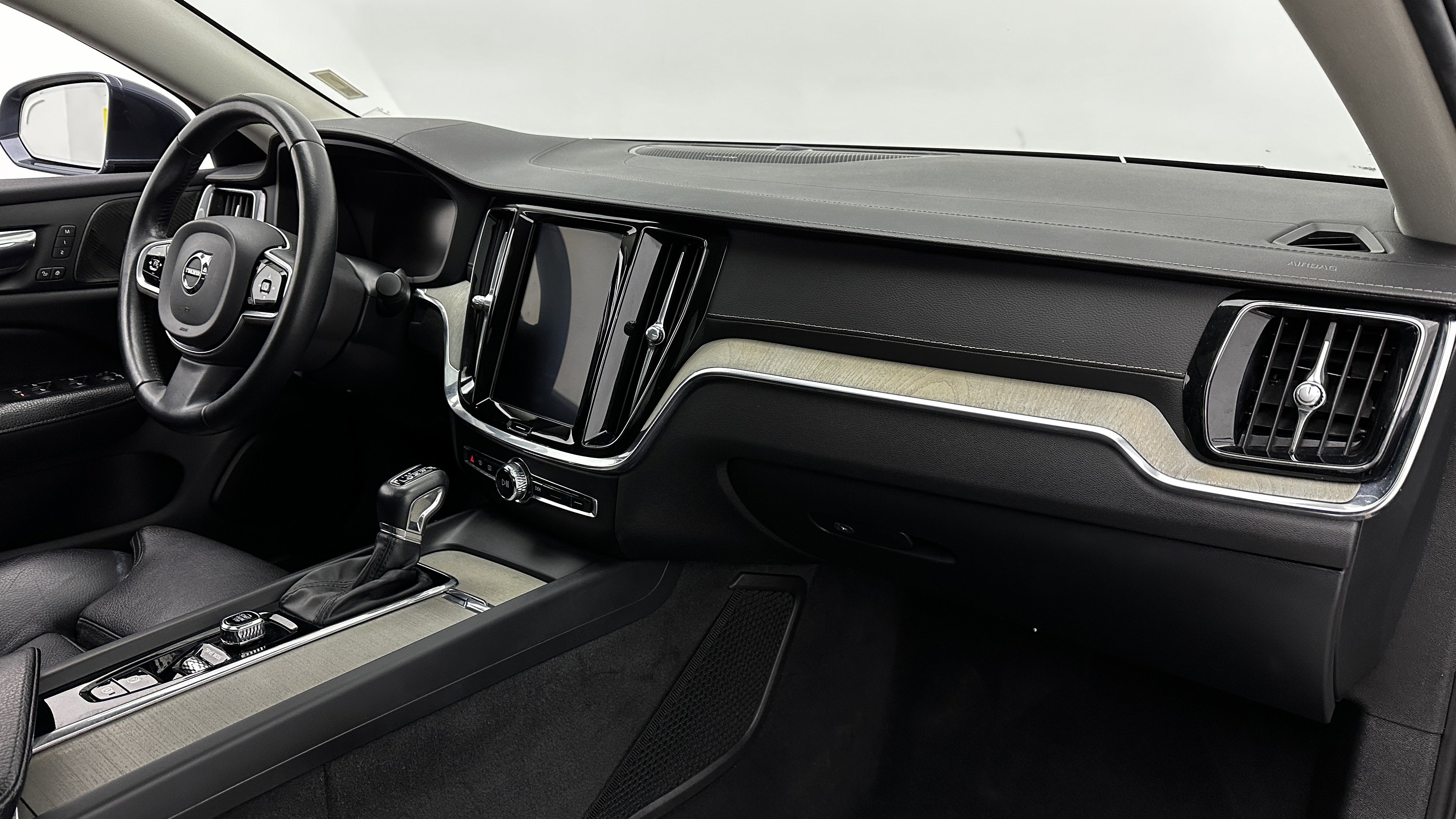 Used 2020 Volvo S60 T6 Inscription w/ Protection Package Premier image 34