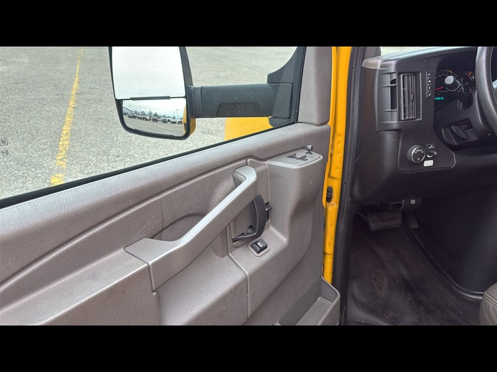 Used 2021 GMC Savana 3500 Extended w/ Power Convenience Package RWD image 7