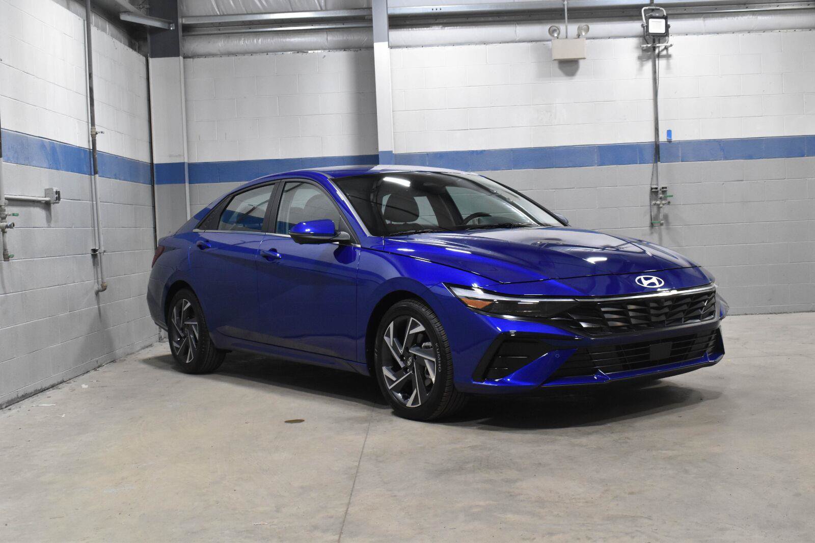 Used 2024 Hyundai Elantra Limited FWD image 27
