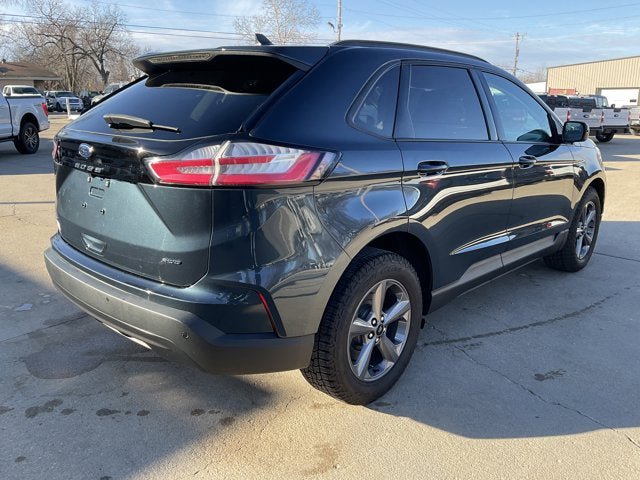 Used 2024 Ford Edge SEL w/ Sport Appearance Package image 3